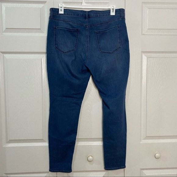 Old Navy Super Skinny Mid-Rise Jeans Medium Wash - Picture 2 of 7